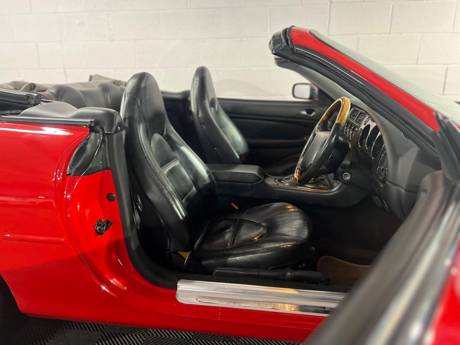 Used Jaguar XKR 1999 for sale - 76993470: Photo 7