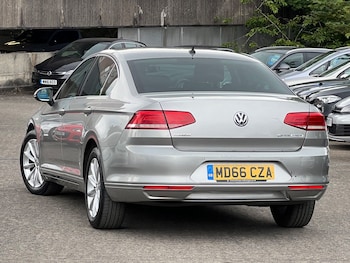 Used Volkswagen Passat 2016 for sale - 76990250: Photo