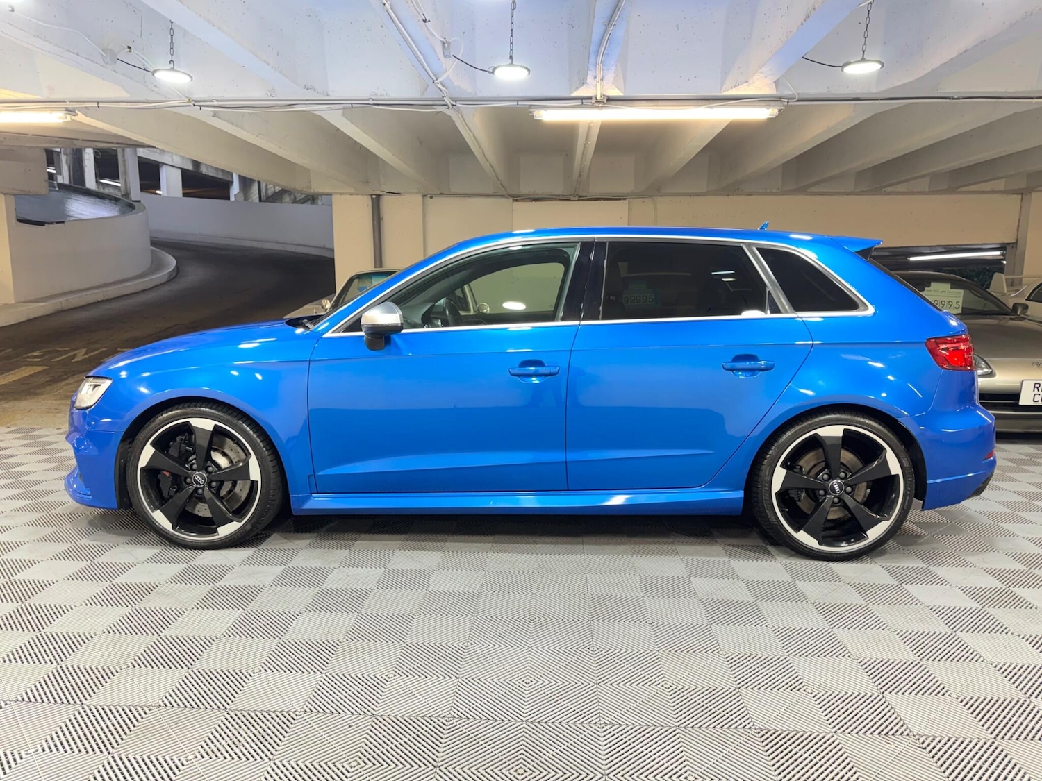 Used Audi RS3 2017 for sale - 77400674: Photo 2