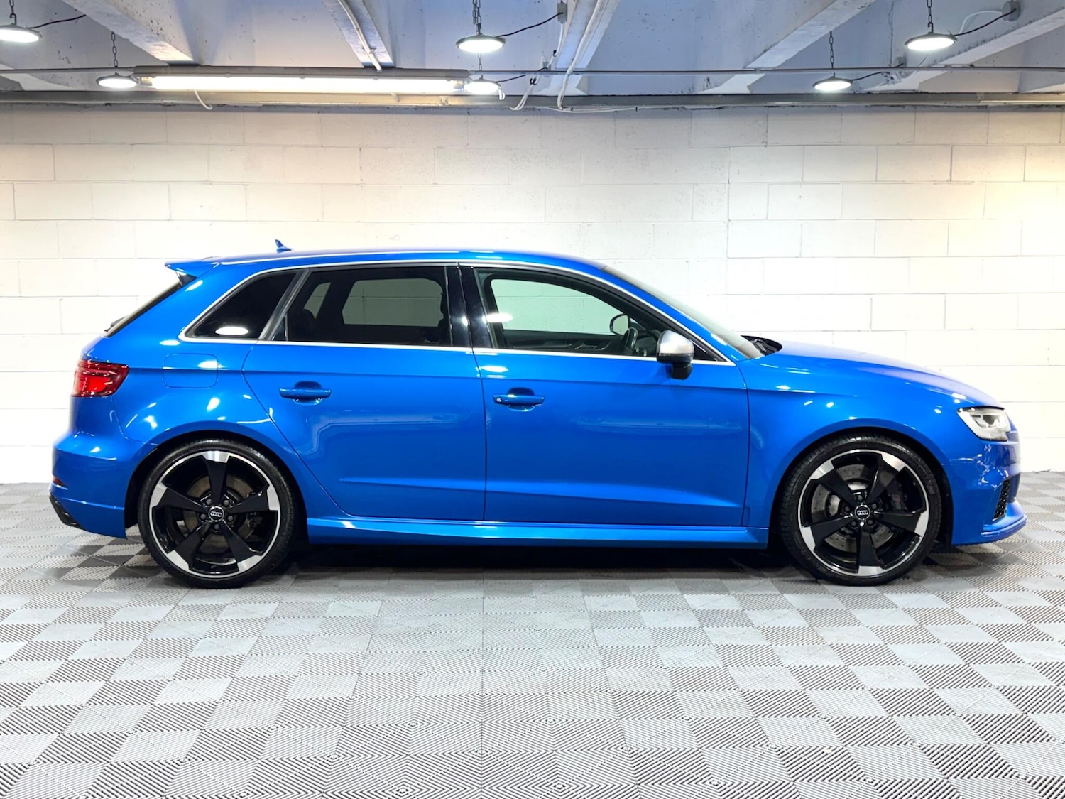 Used Audi RS3 2017 for sale - 77400674: Photo 5
