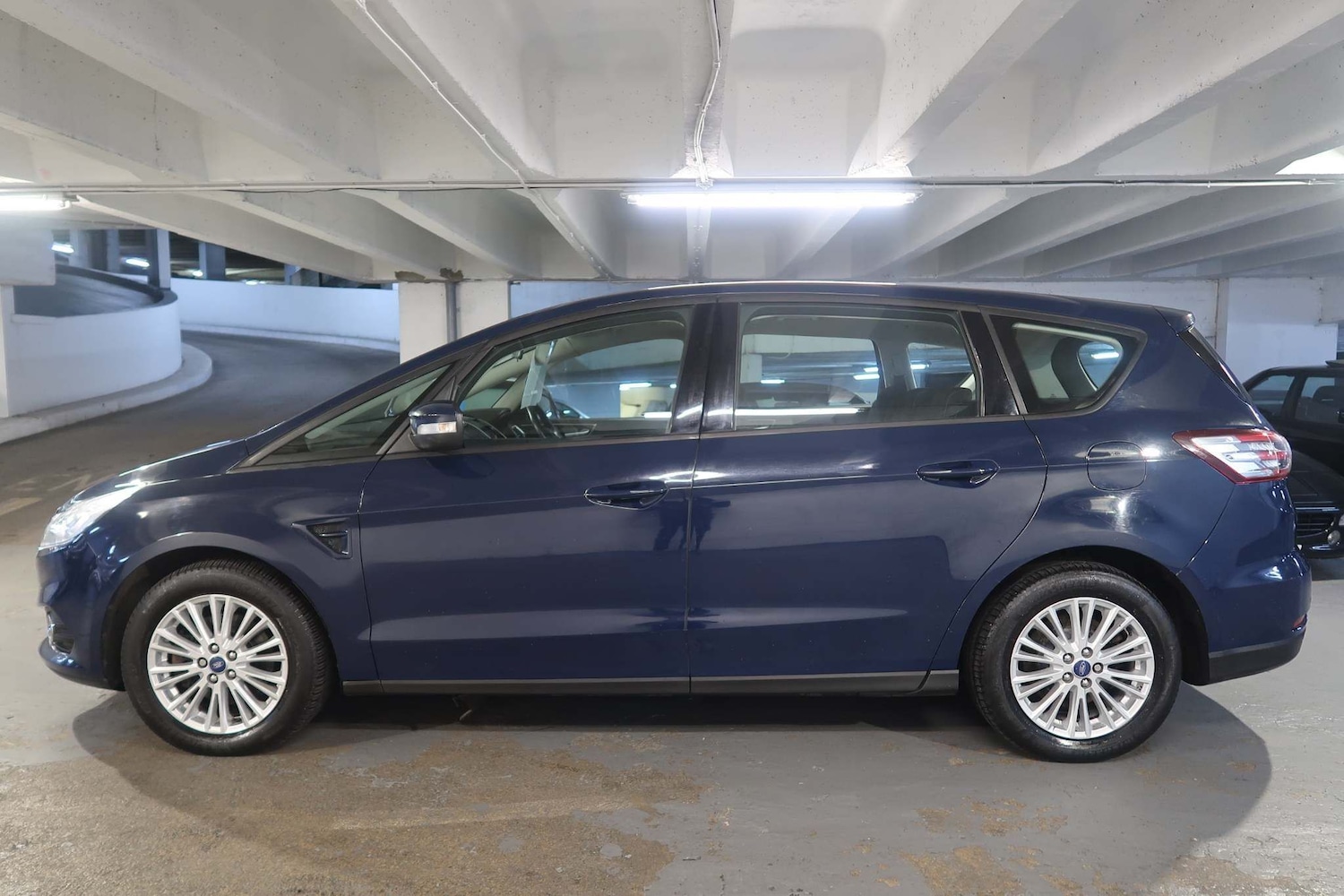 Used Ford S-Max 2016 for sale - 76988251: Photo 2
