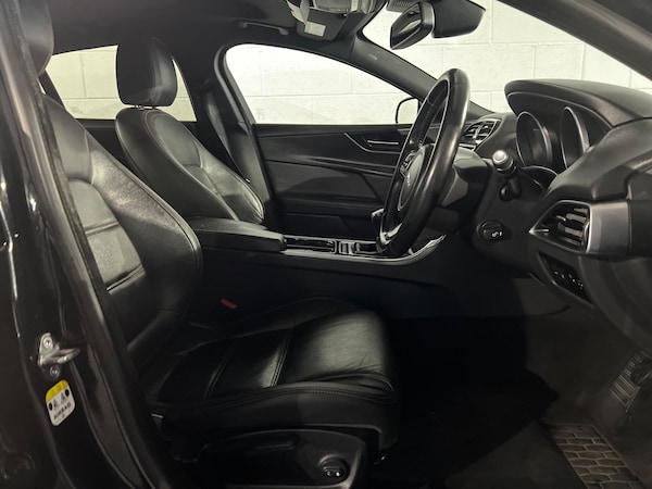 Used Jaguar XE 2016 for sale - 75449127: Photo 7