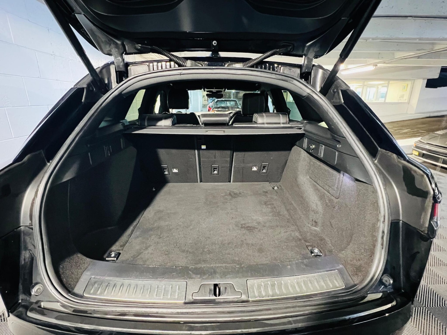 Used Land Rover Range Rover Velar 2019 for sale - 76952925: Photo 15