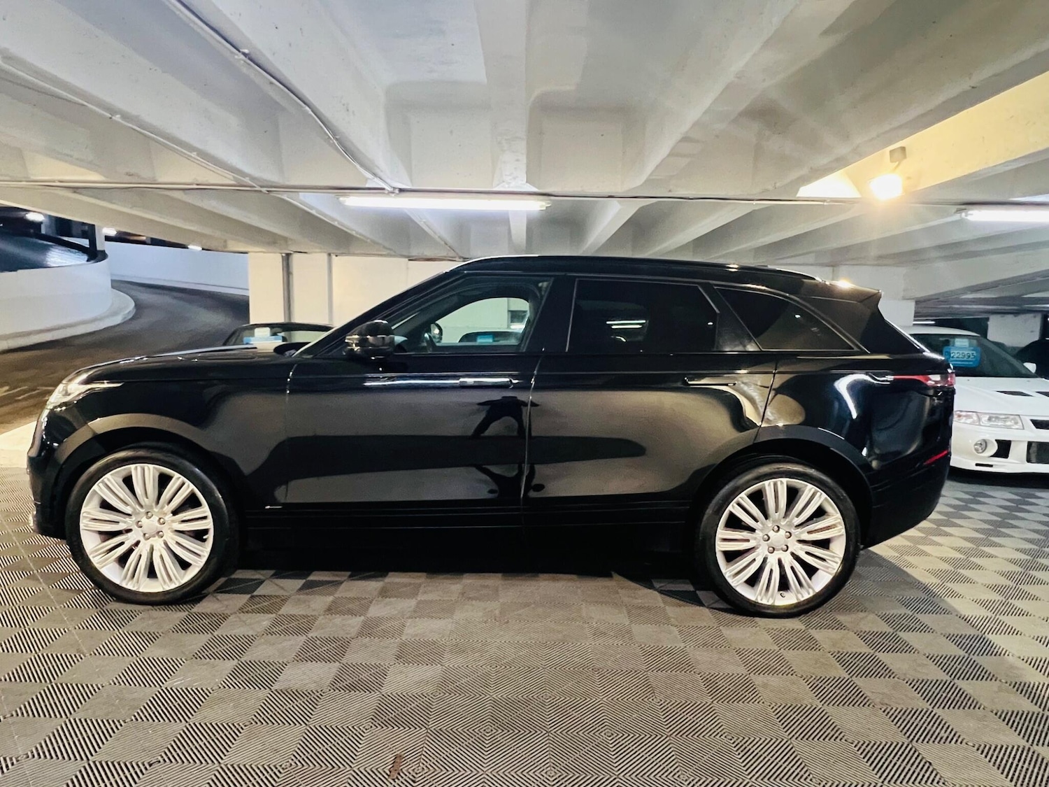 Used Land Rover Range Rover Velar 2019 for sale - 76952925: Photo 2