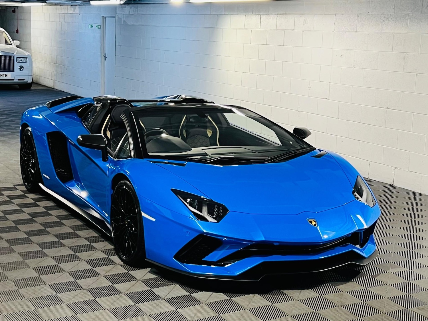 Used Lamborghini Aventador for sale - 76597494: Photo 1