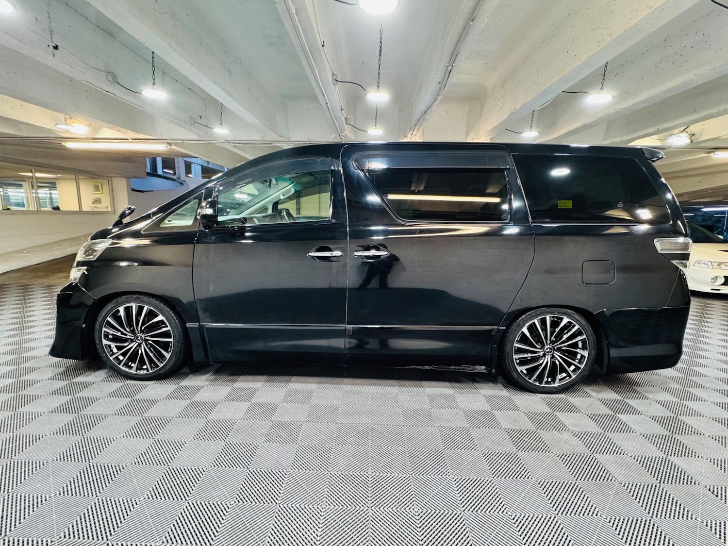 Used Toyota Vellfire for sale - 77351713: Photo 3