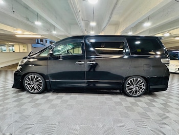 Used Toyota Vellfire 2013 for sale - 77351713: Photo