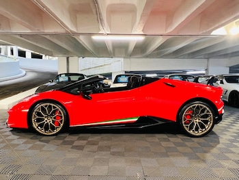 Used Lamborghini Revuelto 2024 for sale - 76997465: Photo