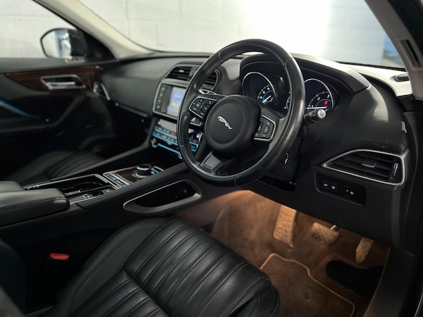 Used Jaguar F-Pace 2016 for sale - 73917333: Photo 9