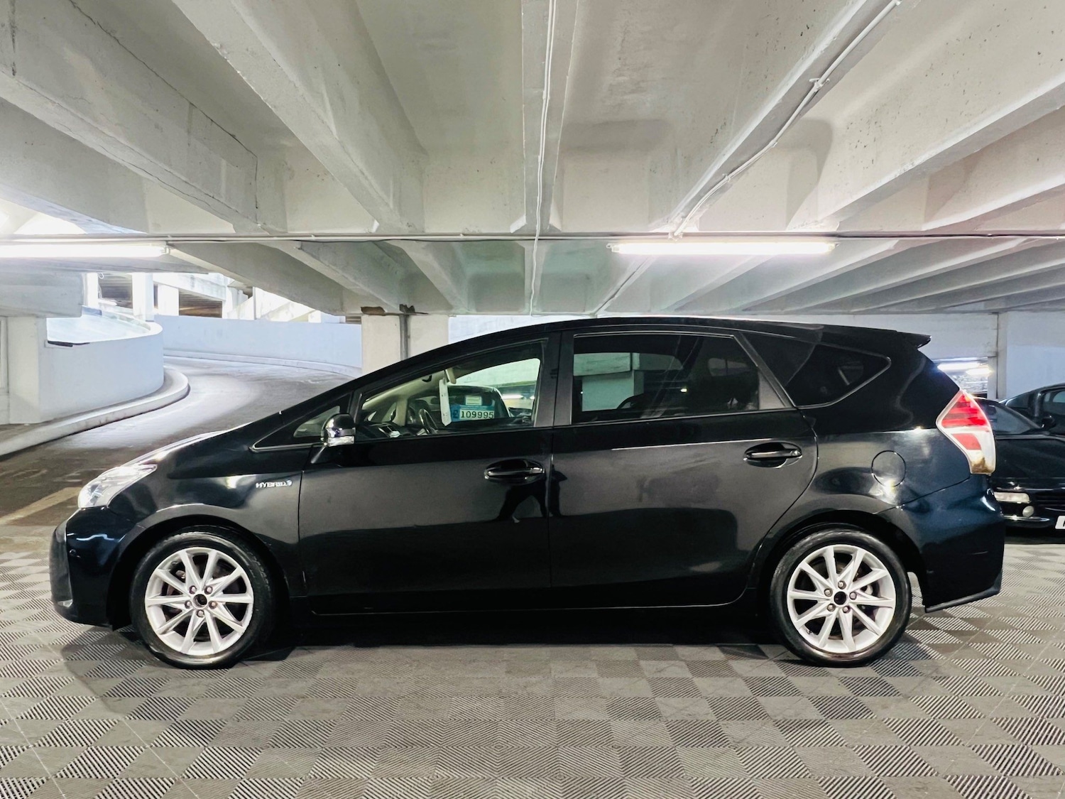 Used Toyota Prius+ 2015 for sale - 76995171: Photo 2