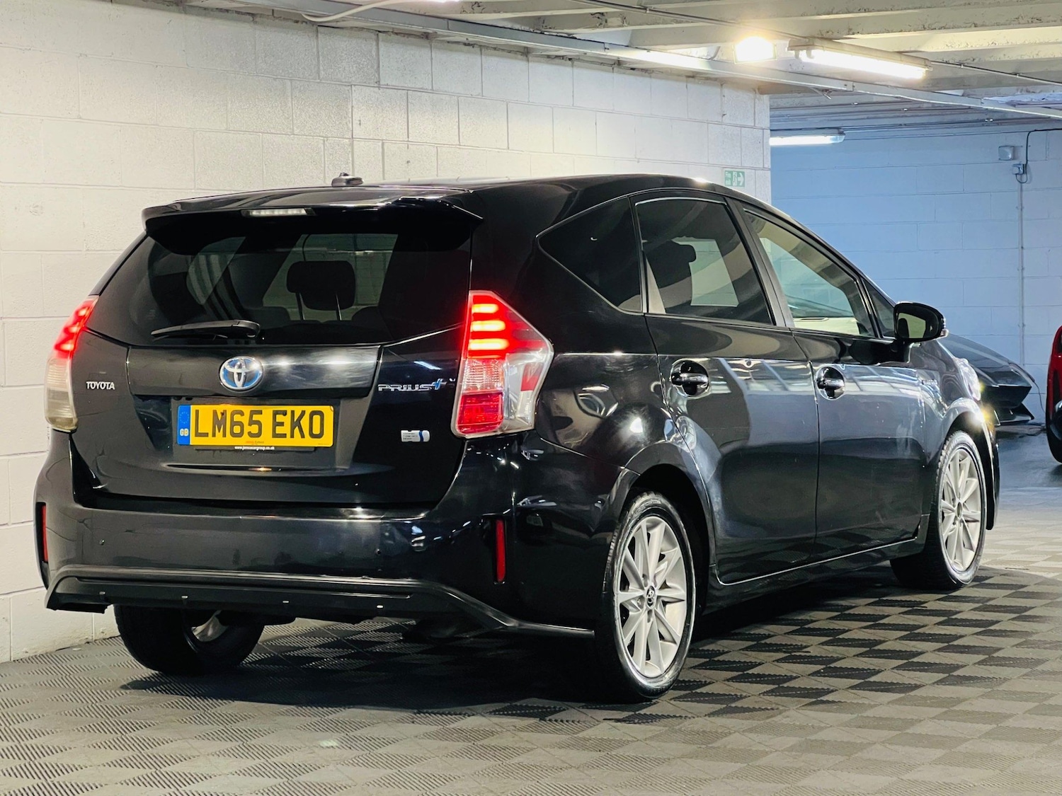 Used Toyota Prius+ 2015 for sale - 76995171: Photo 4