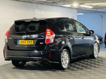 Used Toyota Prius+ 2015 for sale - 76995171: Photo