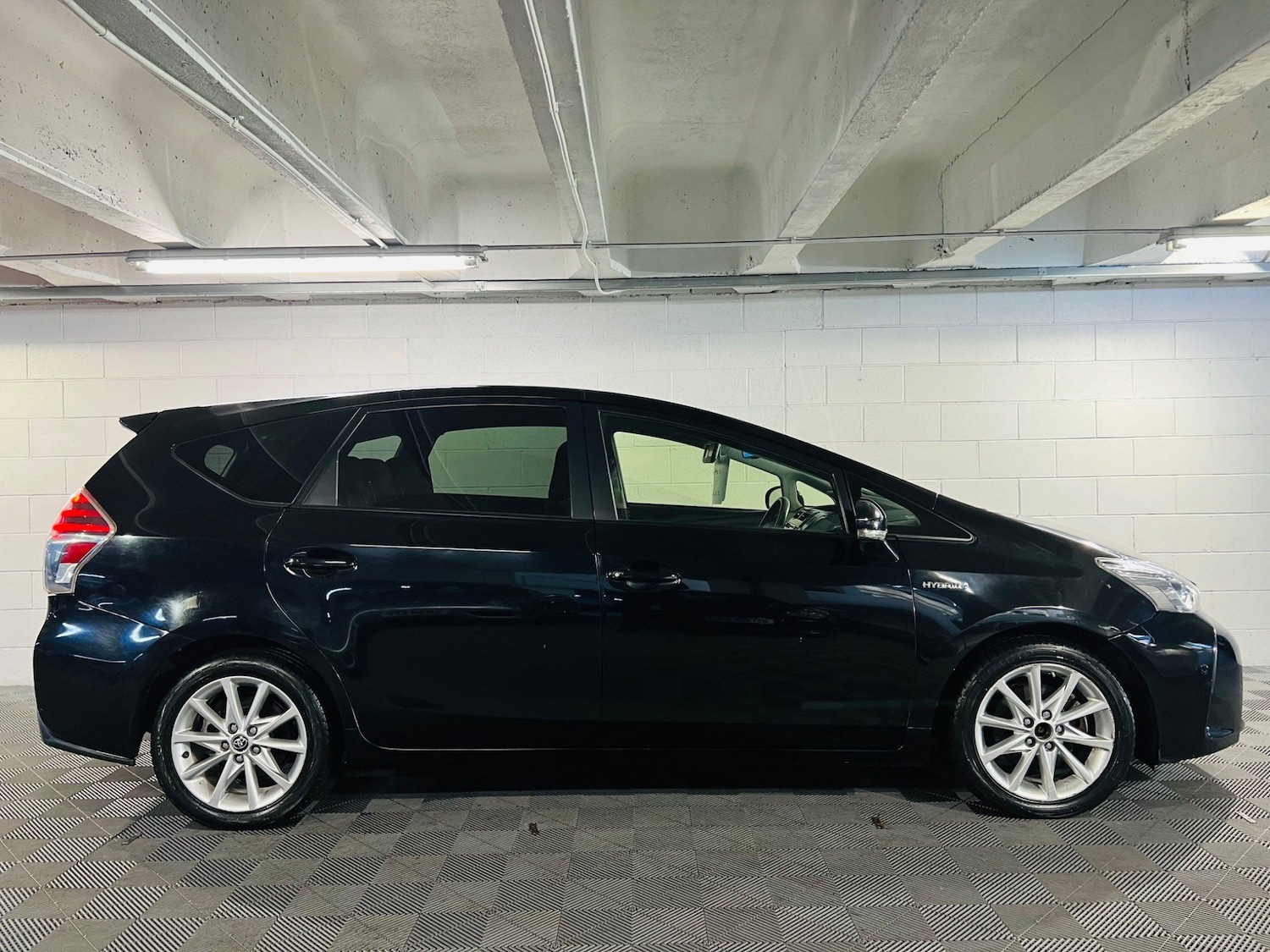 Used Toyota Prius+ 2015 for sale - 76995171: Photo 5