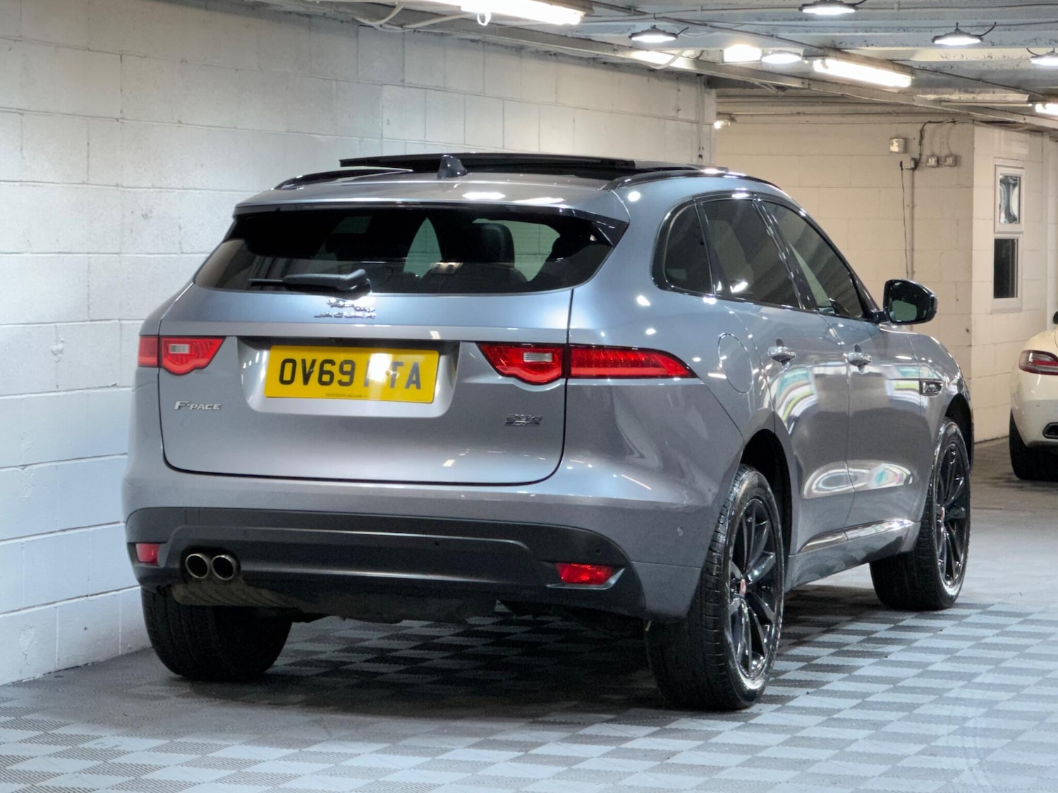 Used Jaguar F-Pace 2019 for sale - 77671076: Photo 4