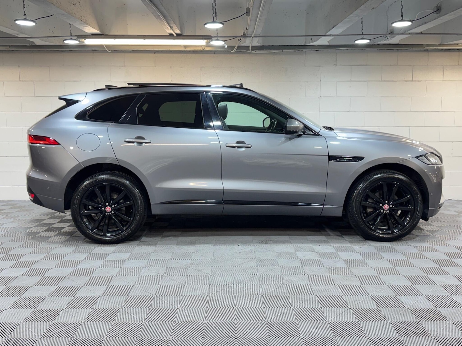 Used Jaguar F-Pace 2019 for sale - 77671076: Photo 5