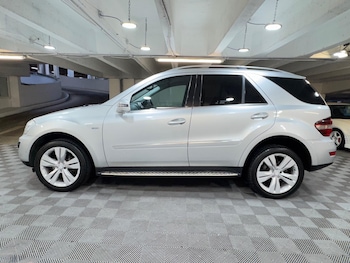 Used Mercedes-Benz M Class 2011 for sale - 77722532: Photo