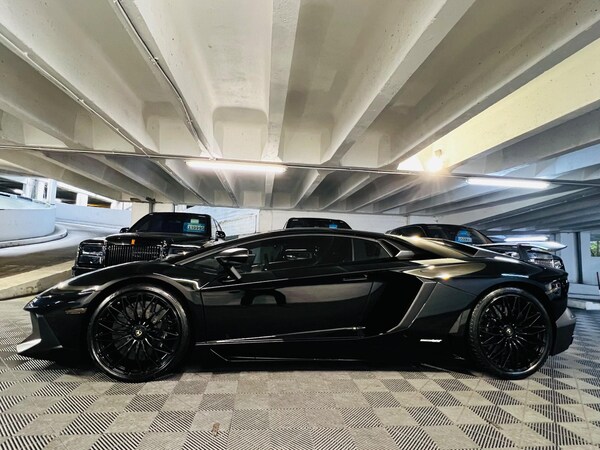 Used Lamborghini Aventador 2017 for sale - 74508537: Photo 2