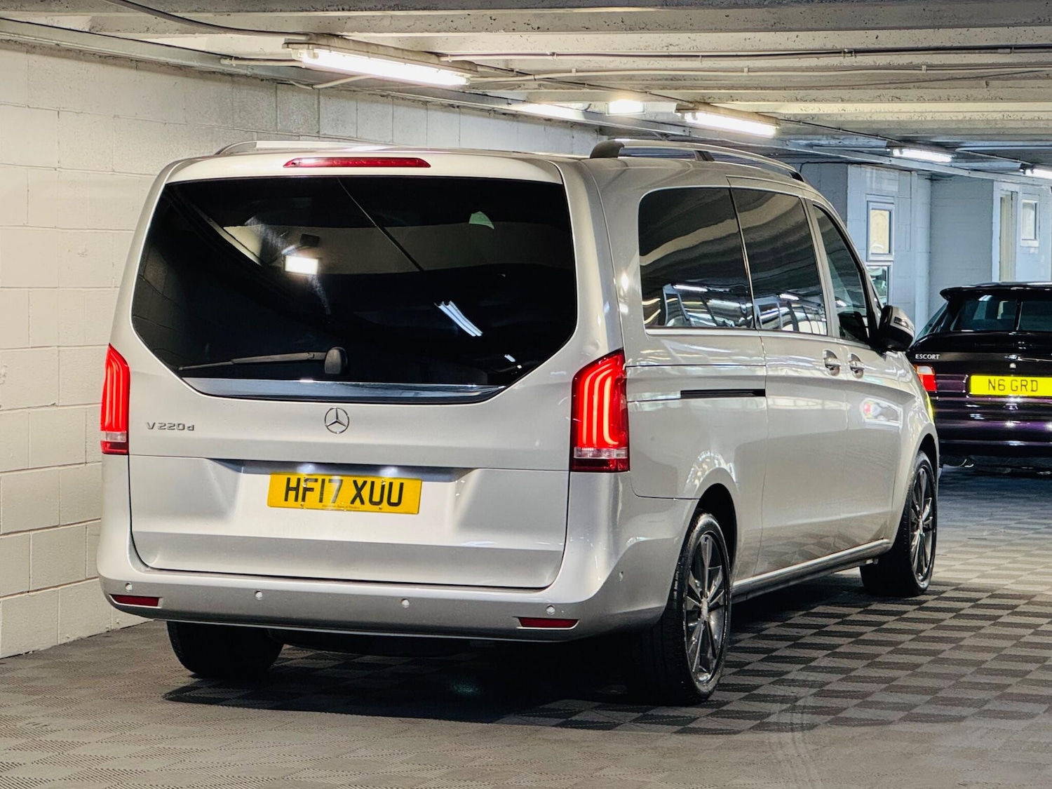 Used Mercedes-Benz V-Class 2017 for sale - 76988615: Photo 4