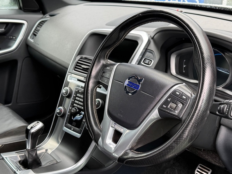 Used Volvo XC60 2015 for sale - 77572464: Photo 2