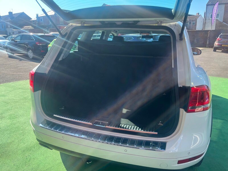 Used Volkswagen Touareg 2011 for sale - 77749338: Photo 16