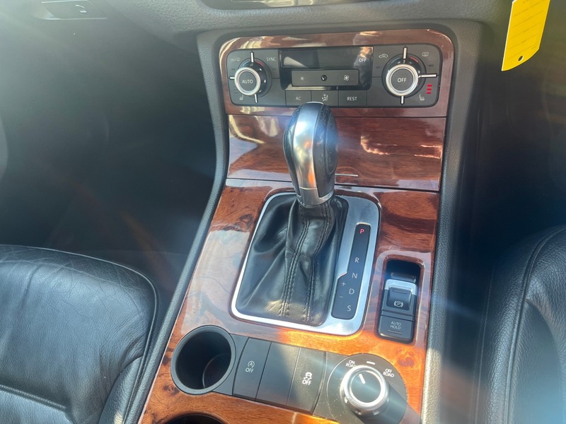 Used Volkswagen Touareg 2011 for sale - 77749338: Photo 23