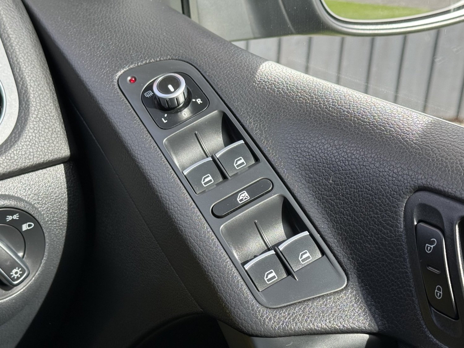 Used Volkswagen Tiguan 2015 for sale - 78201914: Photo 20