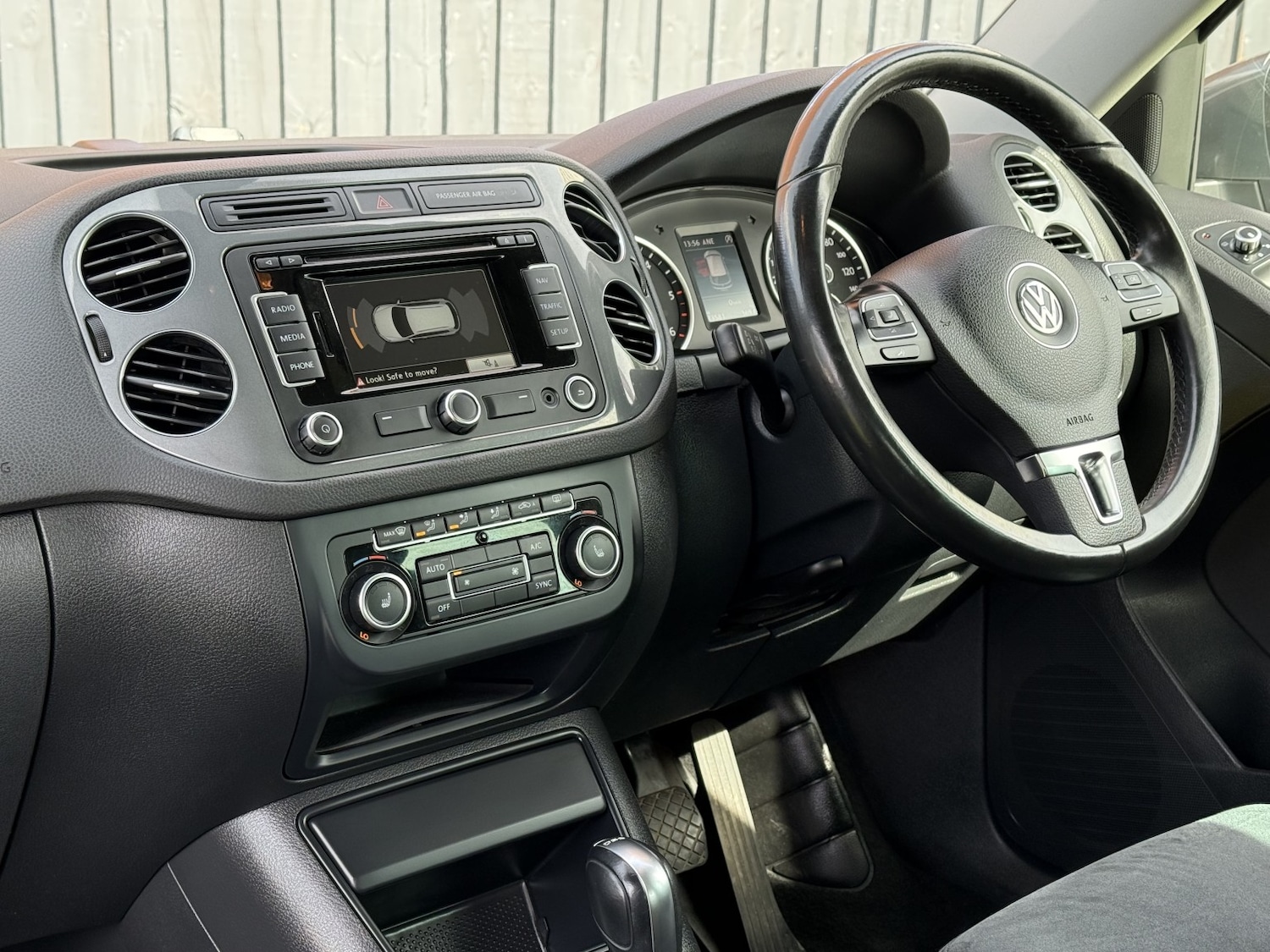 Used Volkswagen Tiguan 2015 for sale - 78201914: Photo 5