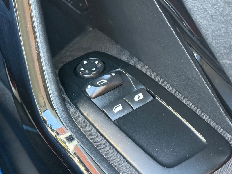 Used Peugeot 208 2012 for sale - 77766007: Photo 33