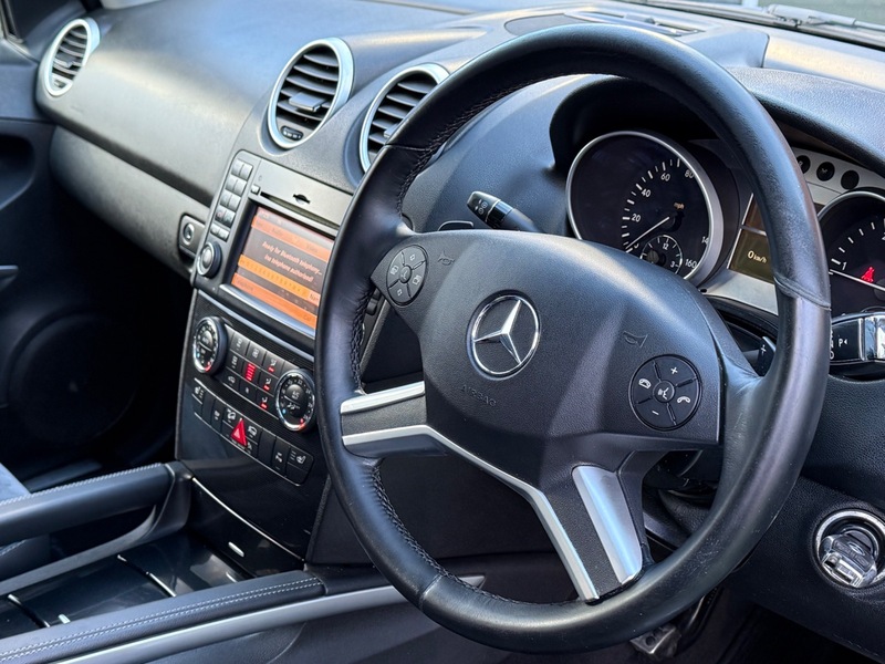 Used Mercedes-Benz SL 2011 for sale - 77622123: Photo 2