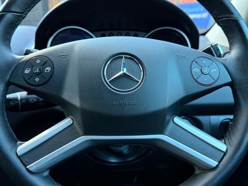 Used Mercedes-Benz SL 2011 for sale - 77622123: Photo 28