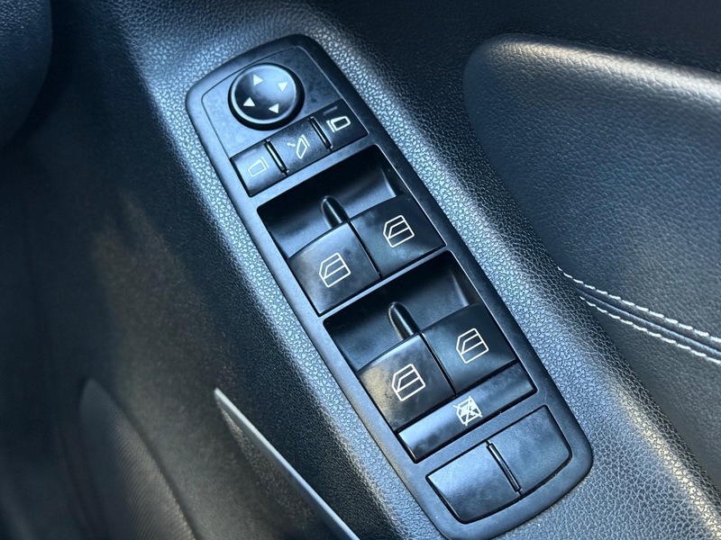 Used Mercedes-Benz SL 2011 for sale - 77622123: Photo 9