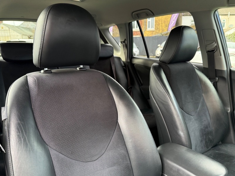 Used Toyota RAV4 2011 for sale - 77140377: Photo 3