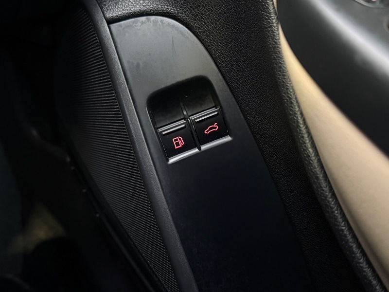 Used Volkswagen EOS 2011 for sale - 77452682: Photo 25