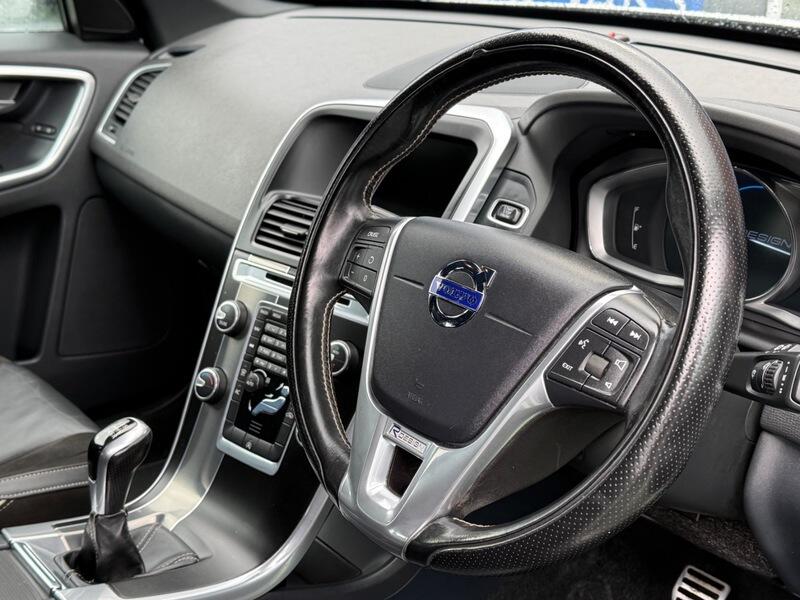 Used Volvo XC60 2015 for sale - 78196697: Photo 2