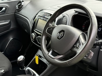 Used Renault Captur 2018 for sale - 79463529: Photo