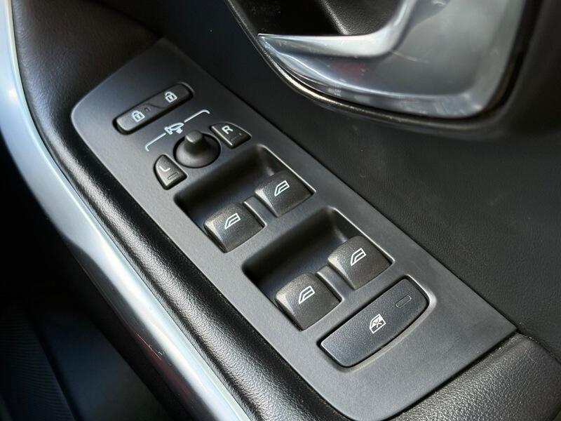 Used Volvo V40 2015 for sale - 78196696: Photo 15