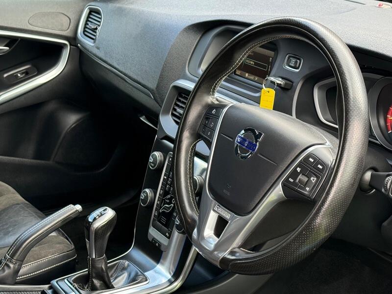 Used Volvo V40 2015 for sale - 78196696: Photo 2