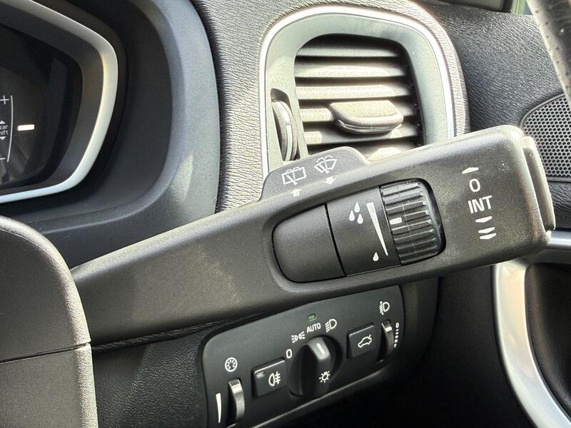 Used Volvo V40 2015 for sale - 78196696: Photo 30