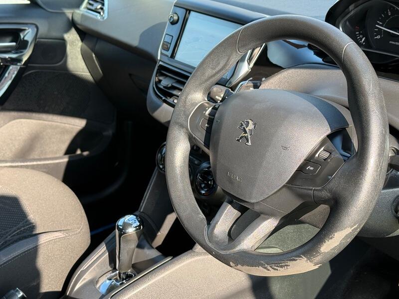 Used Peugeot 208 2012 for sale - 78196721: Photo 2