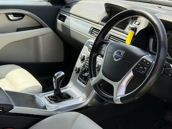 Used Volvo V70 2014 for sale - 78901407: Photo