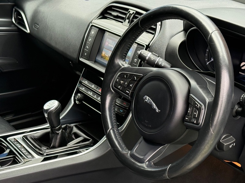 Used Jaguar XE 2015 for sale - 77709005: Photo 2