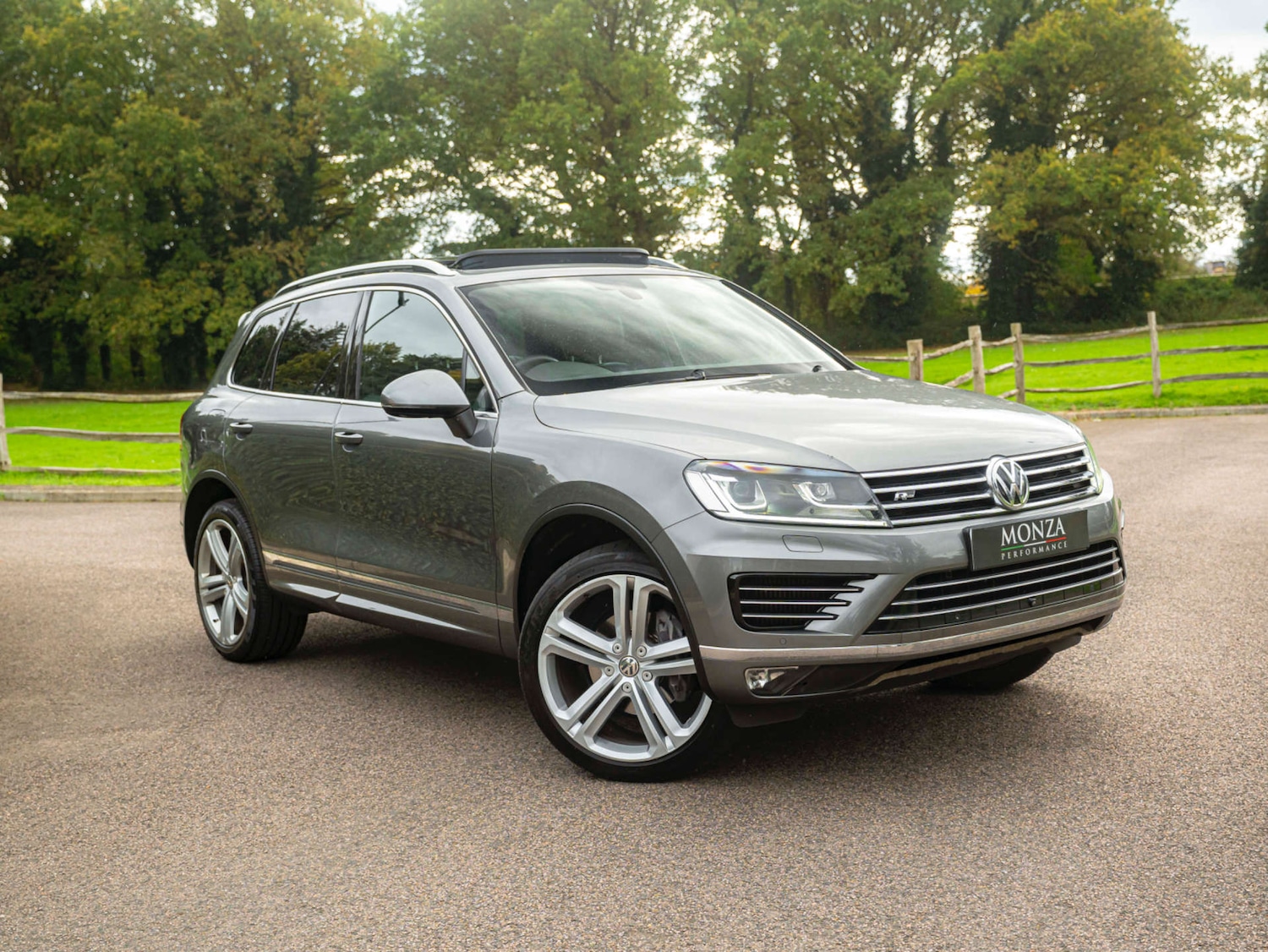 Used Volkswagen Touareg 2017 for sale - 76363992: Photo 1