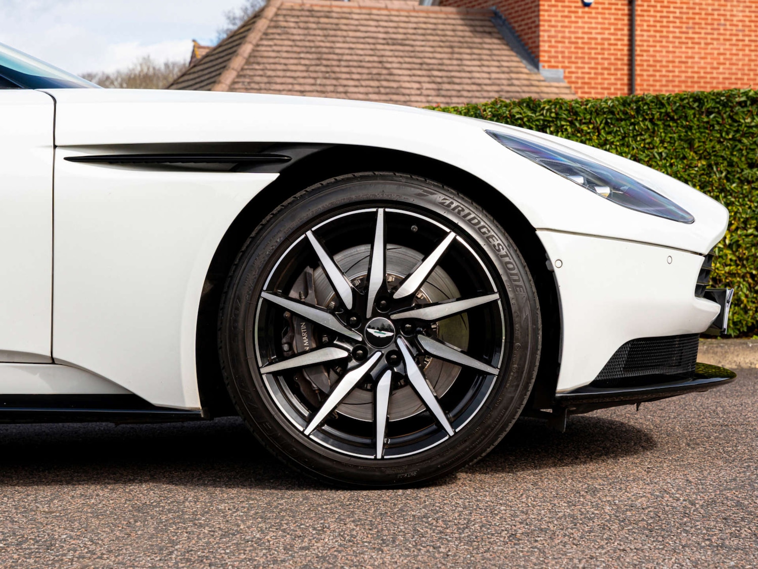 Used Aston Martin DB11 2018 for sale - 77965778: Photo 10