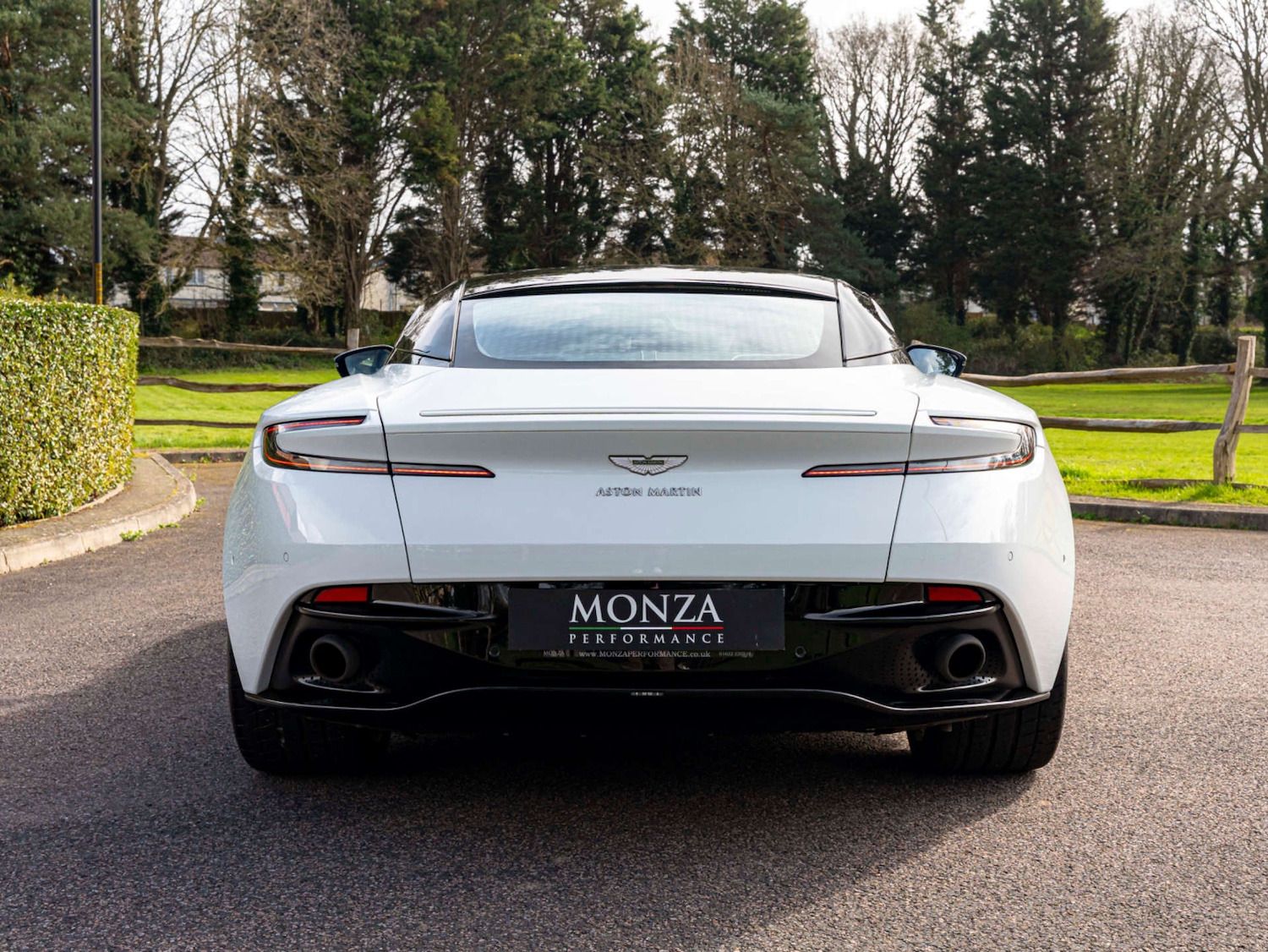 Used Aston Martin DB11 2018 for sale - 77965778: Photo 12