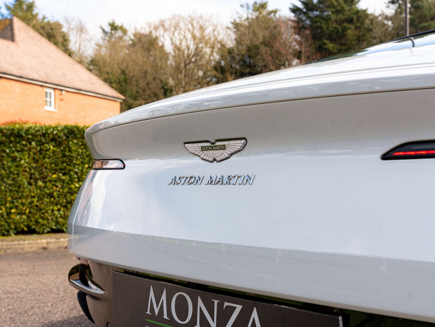 Used Aston Martin DB11 2018 for sale - 77965778: Photo 13