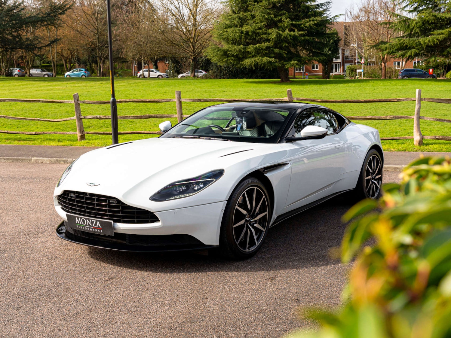 Used Aston Martin DB11 2018 for sale - 77965778: Photo 14