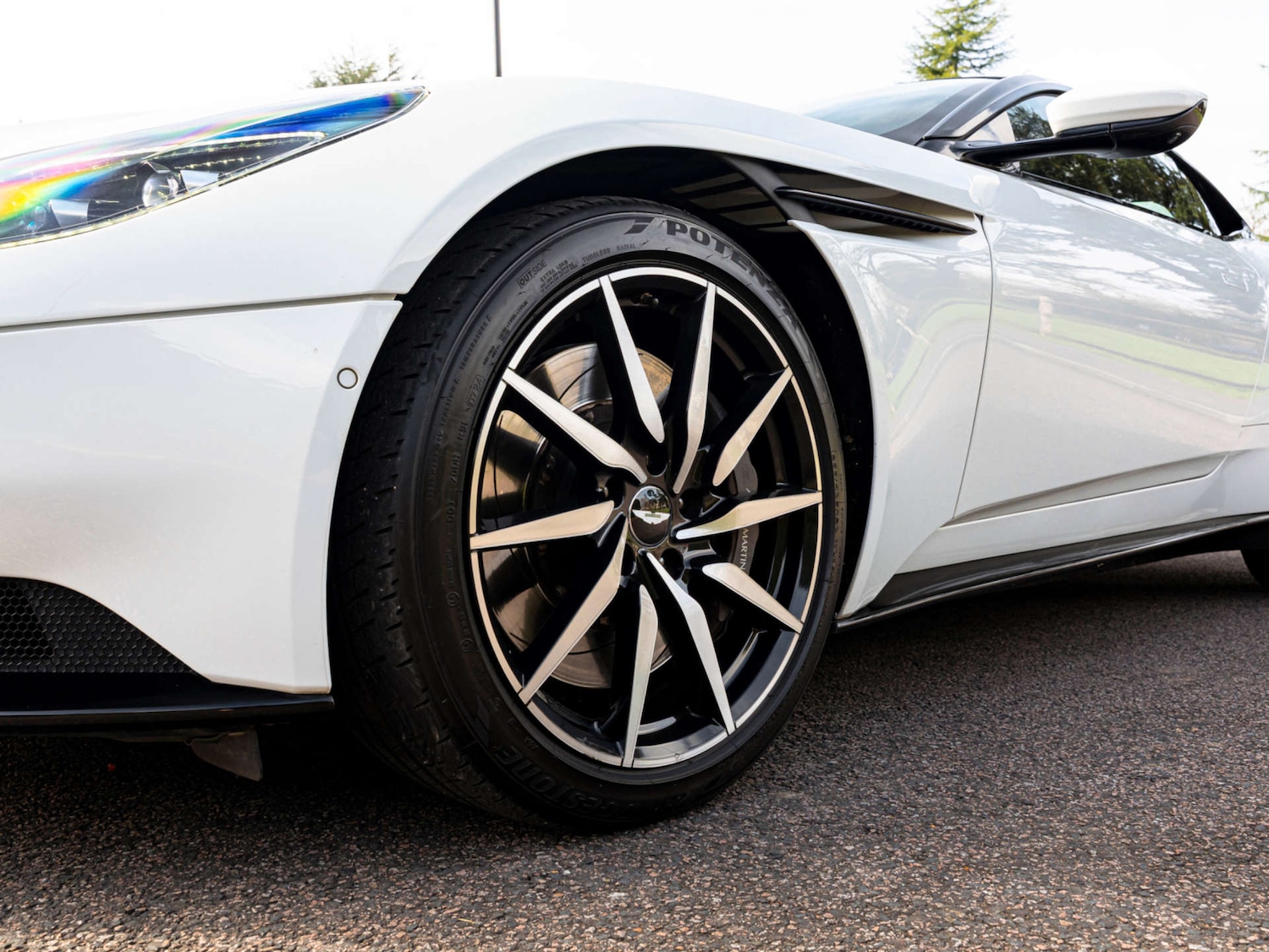 Used Aston Martin DB11 2018 for sale - 77965778: Photo 15