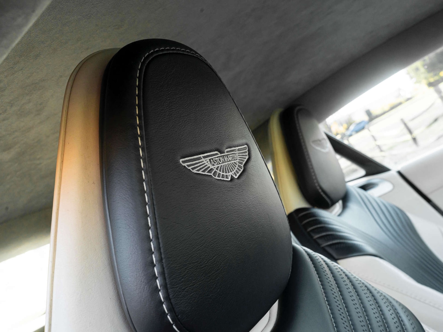 Used Aston Martin DB11 2018 for sale - 77965778: Photo 19