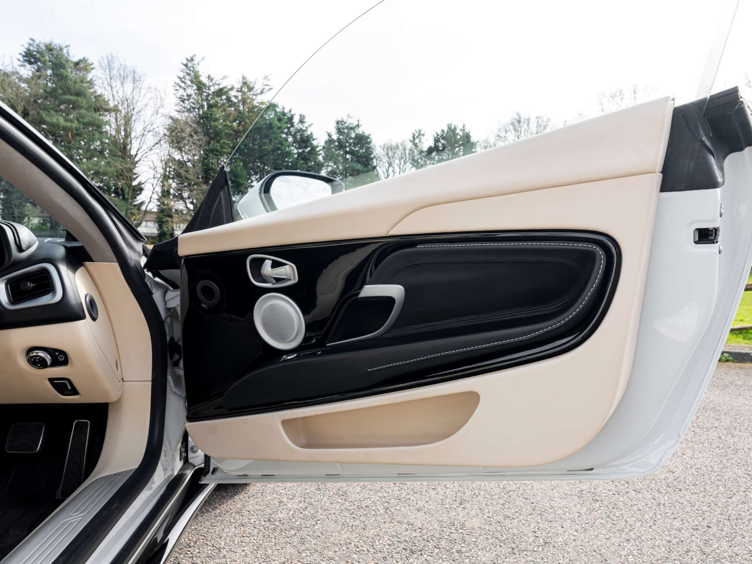 Used Aston Martin DB11 2018 for sale - 77965778: Photo 20