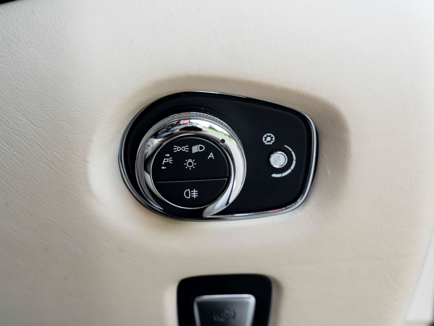 Used Aston Martin DB11 2018 for sale - 77965778: Photo 24